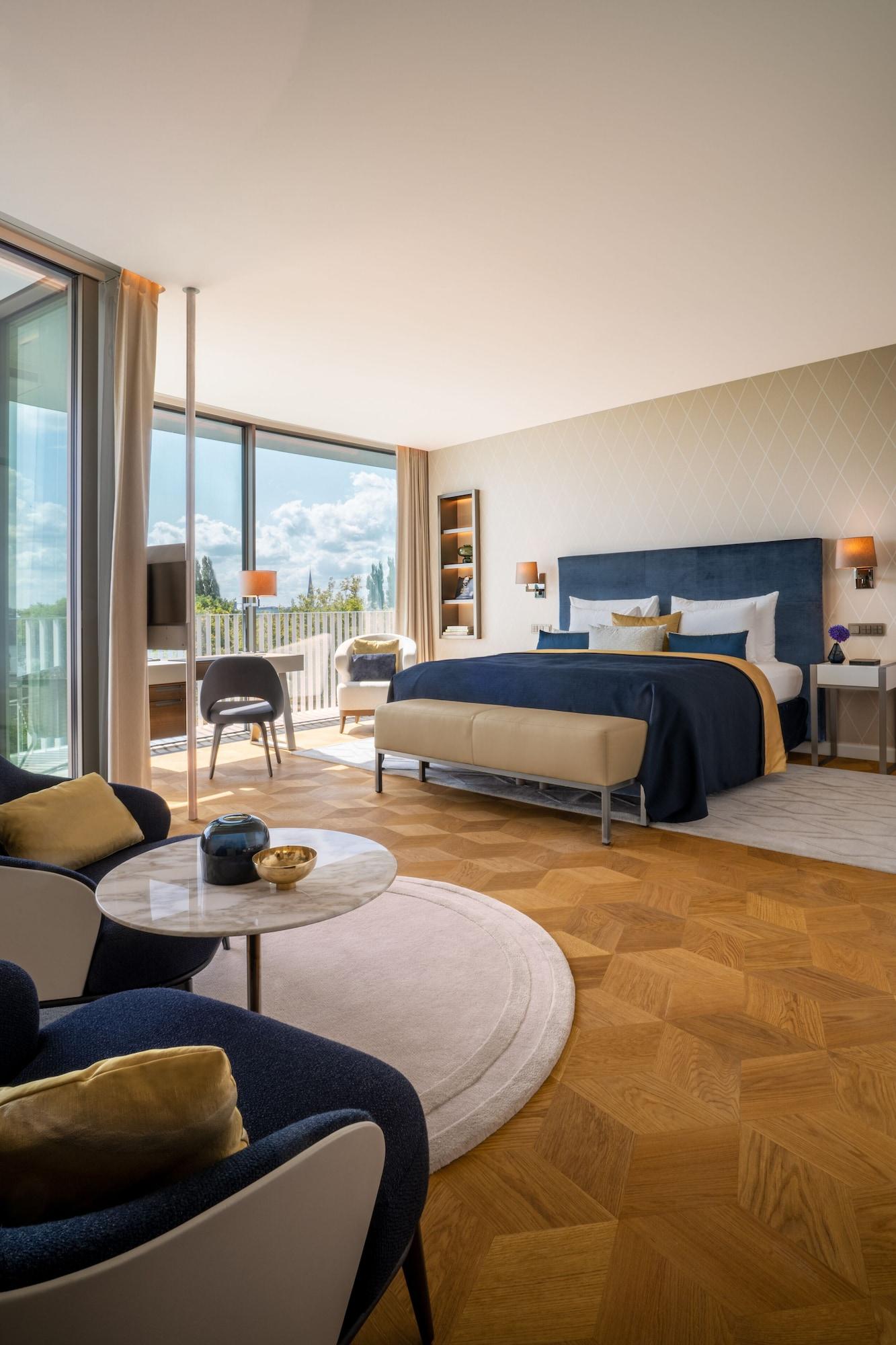 The Fontenay Hamburg Exterior foto A bedroom at the hotel