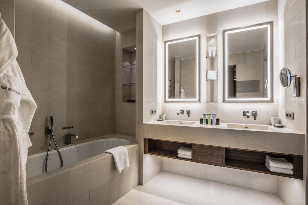 The Fontenay Hamburg Exterior foto Bathroom