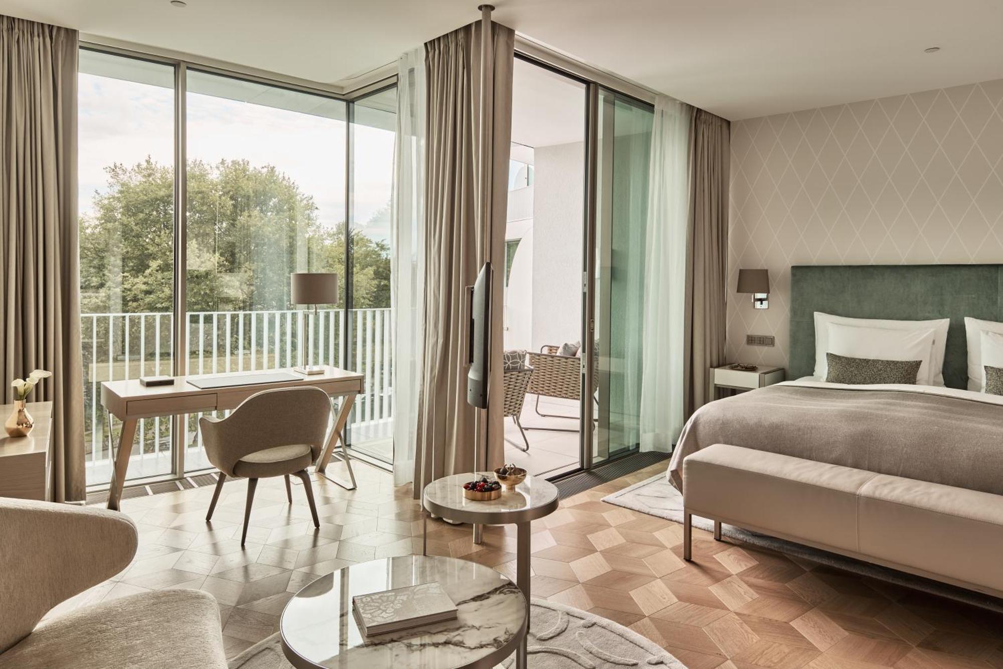 The Fontenay Hamburg Exterior foto A room at the hotel