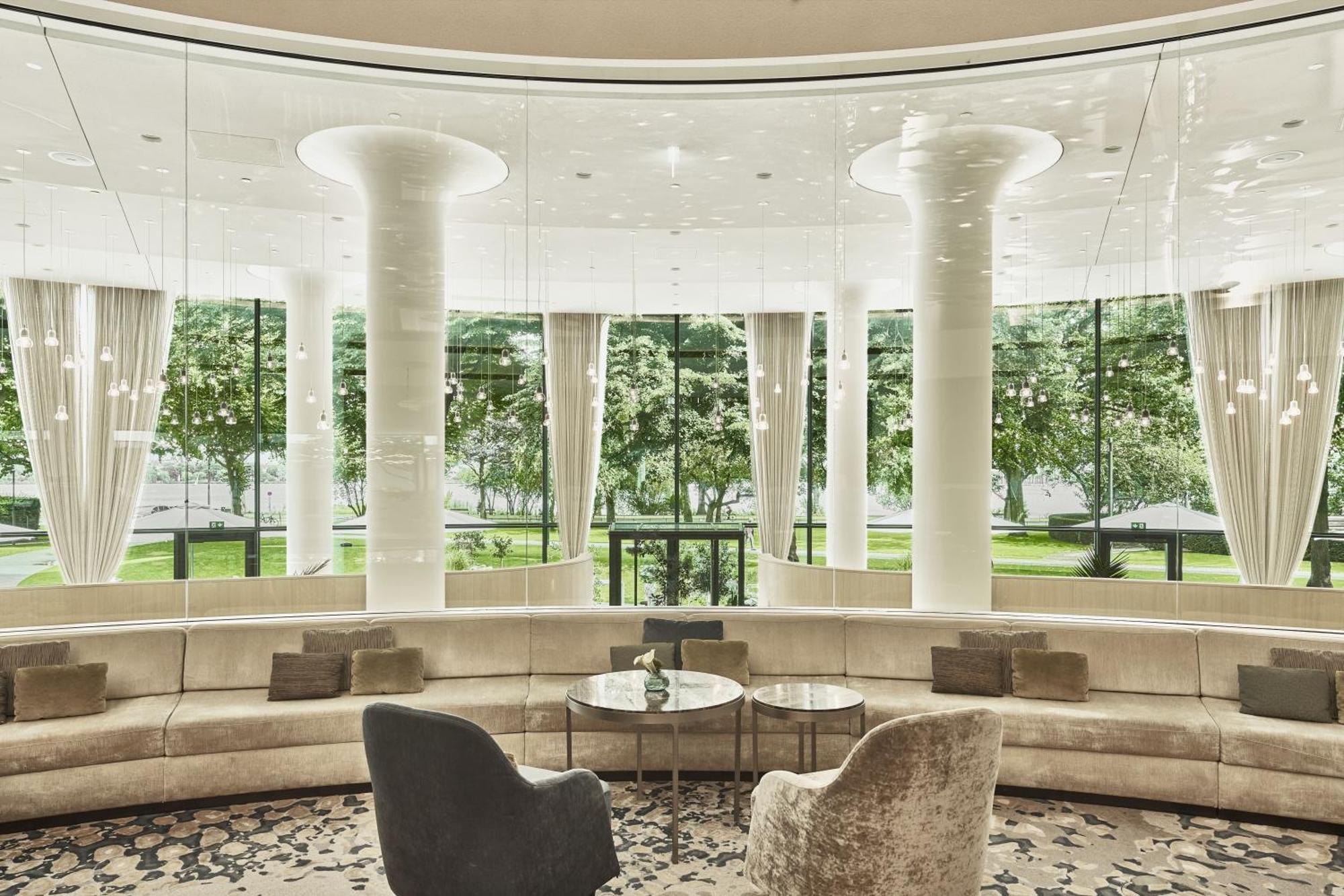 The Fontenay Hamburg Exterior foto The lobby