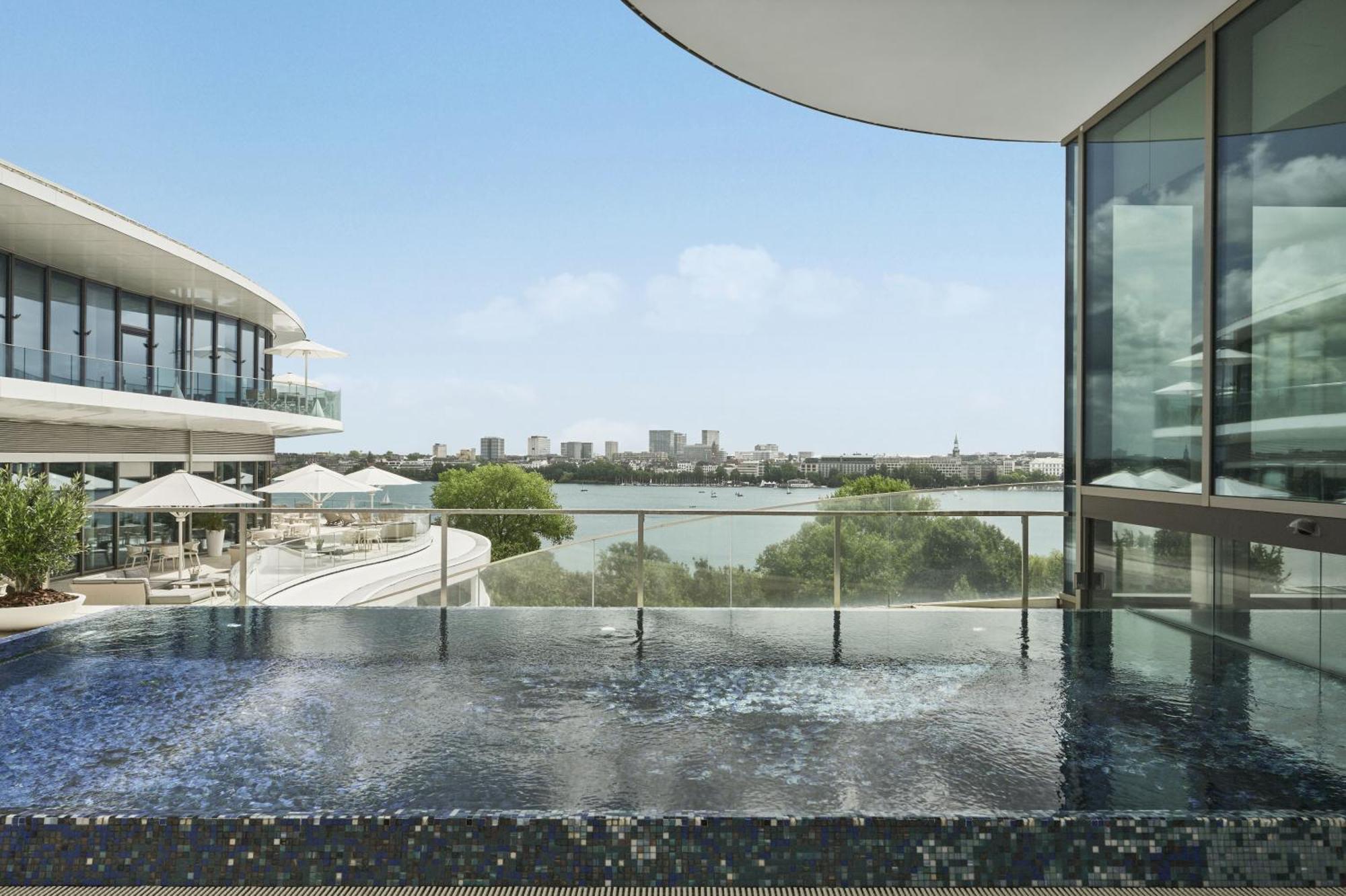 The Fontenay Hamburg Exterior foto The pool at the W Brisbane