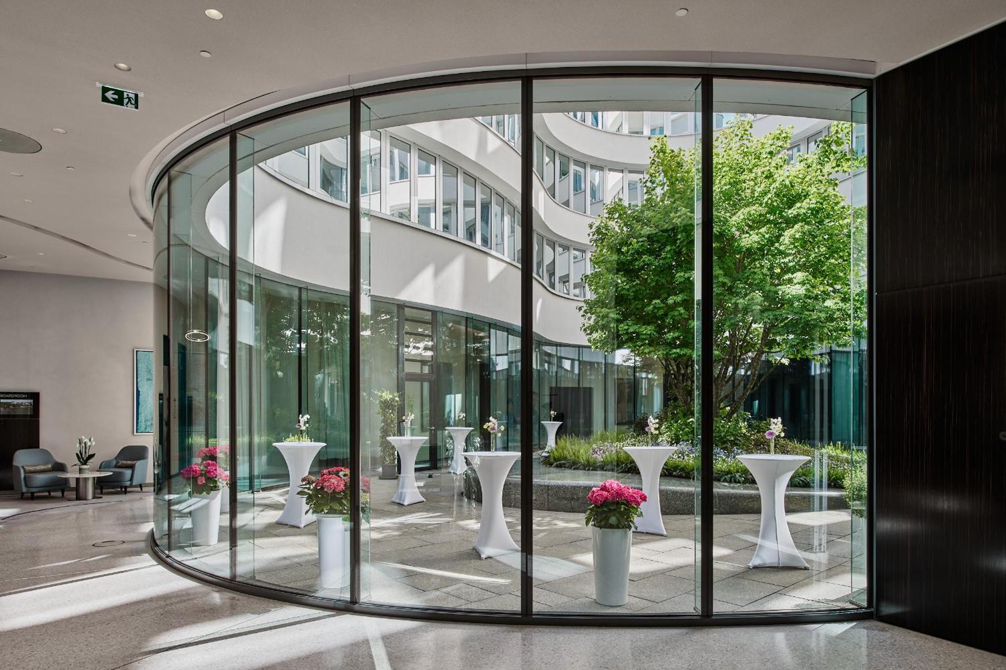 The Fontenay Hamburg Exterior foto The atrium