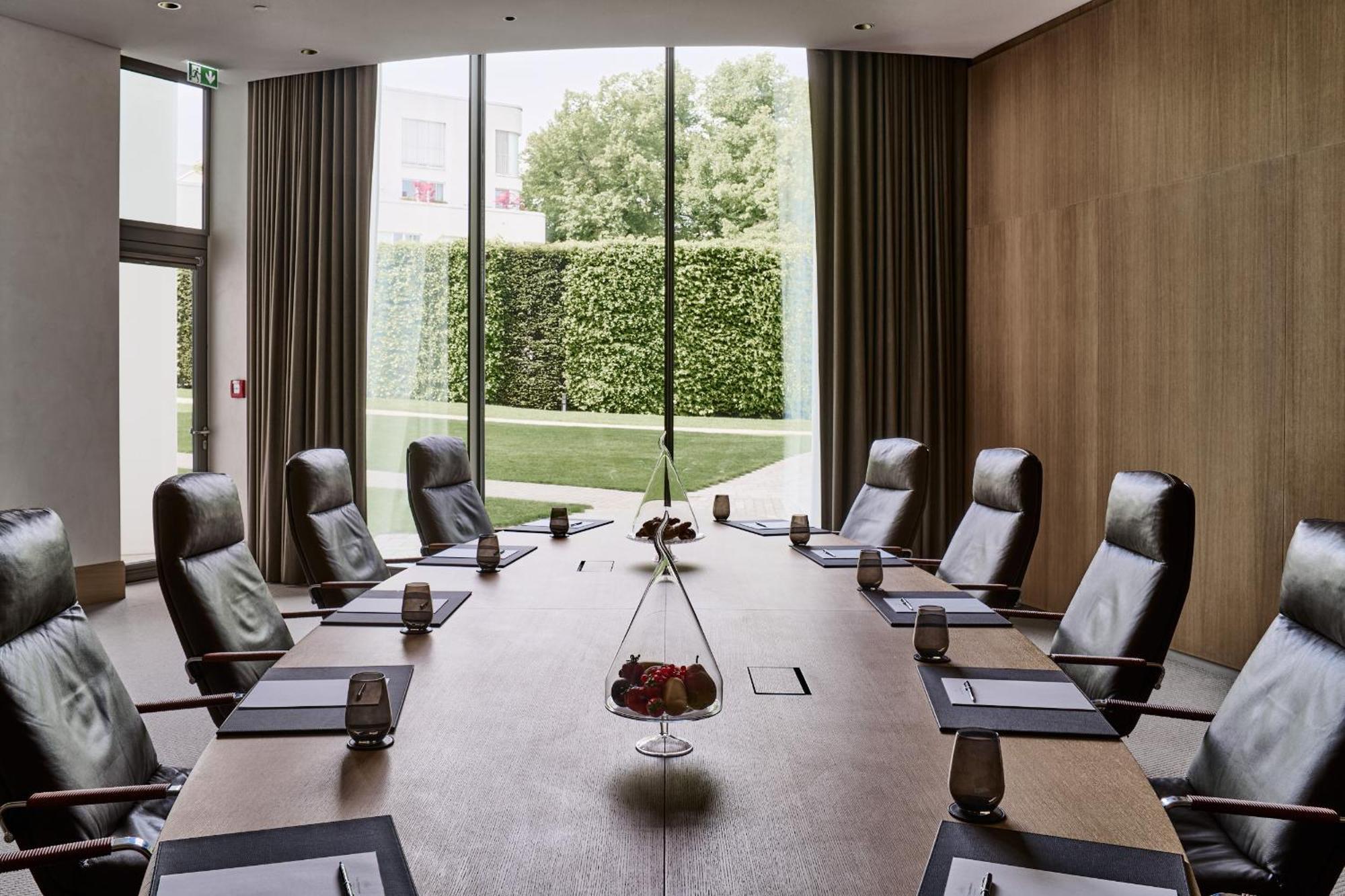The Fontenay Hamburg Exterior foto Boardroom