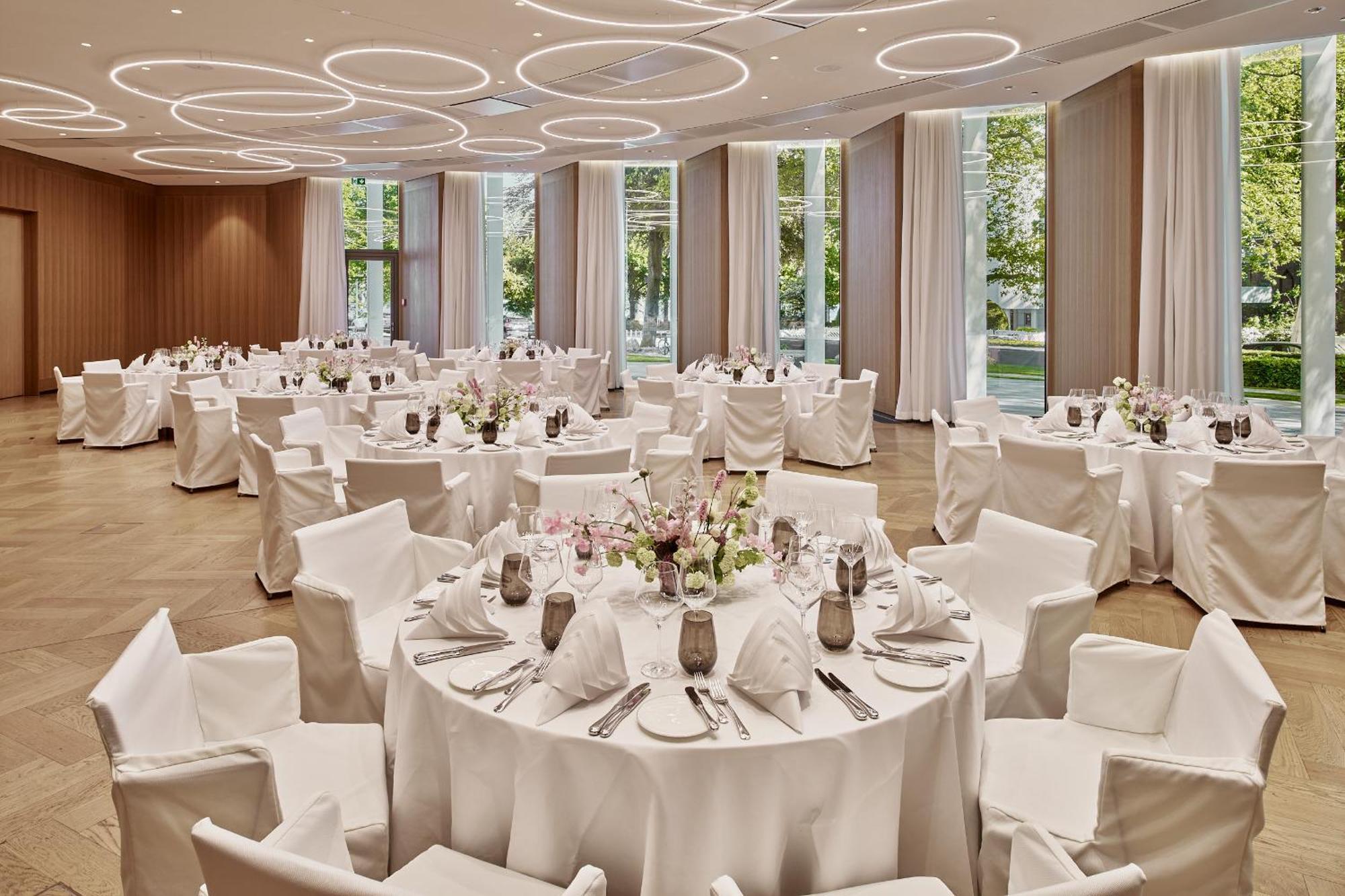 The Fontenay Hamburg Exterior foto The ballroom