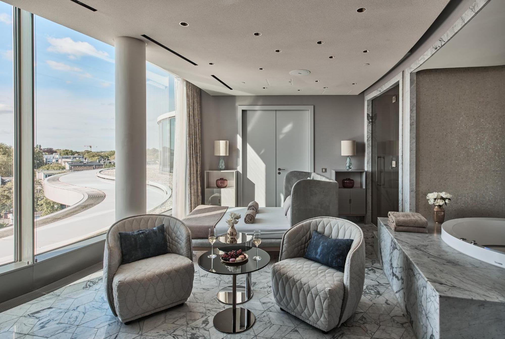 The Fontenay Hamburg Exterior foto The Sky Residence