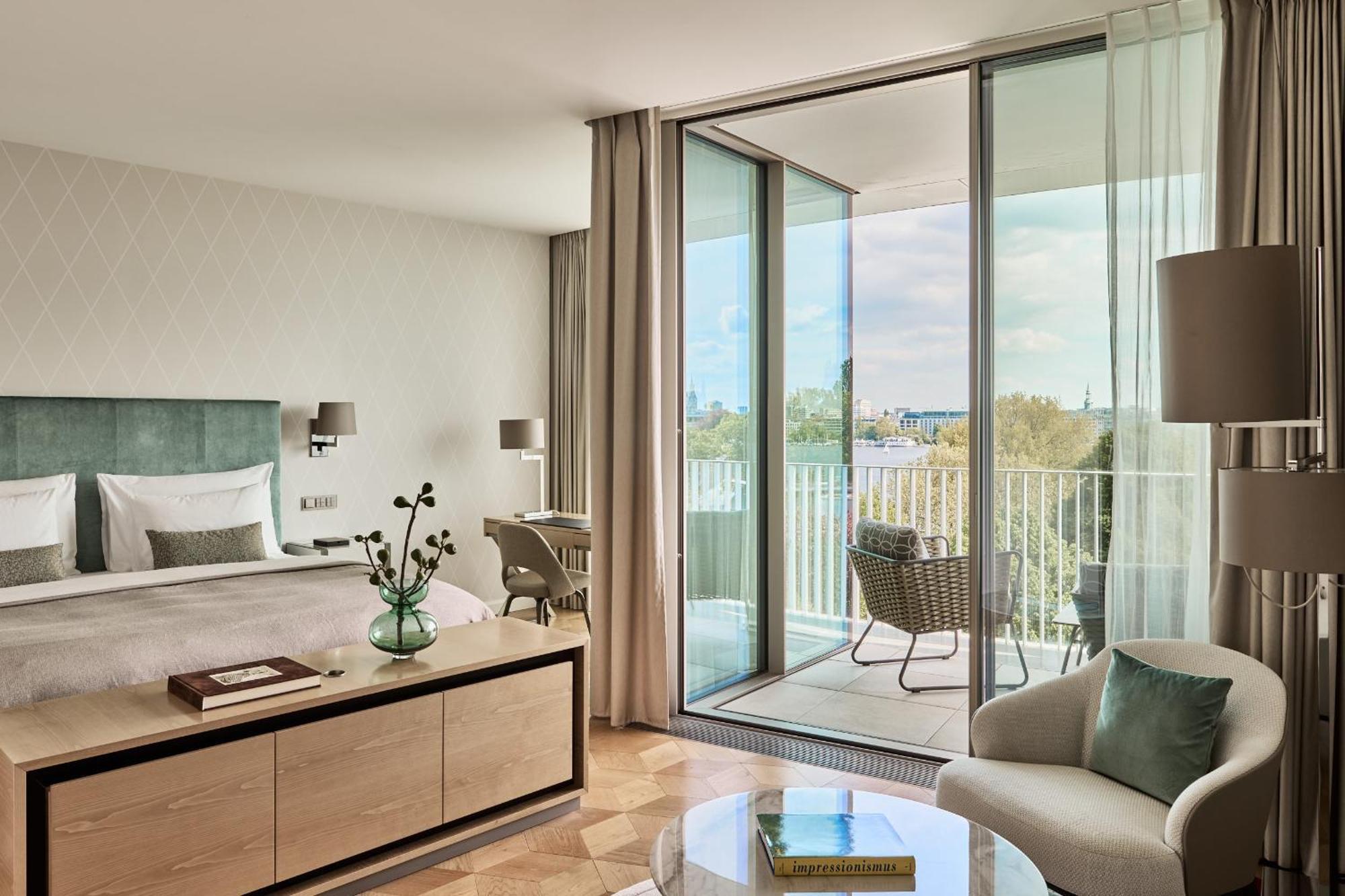 The Fontenay Hamburg Exterior foto A bedroom at the hotel
