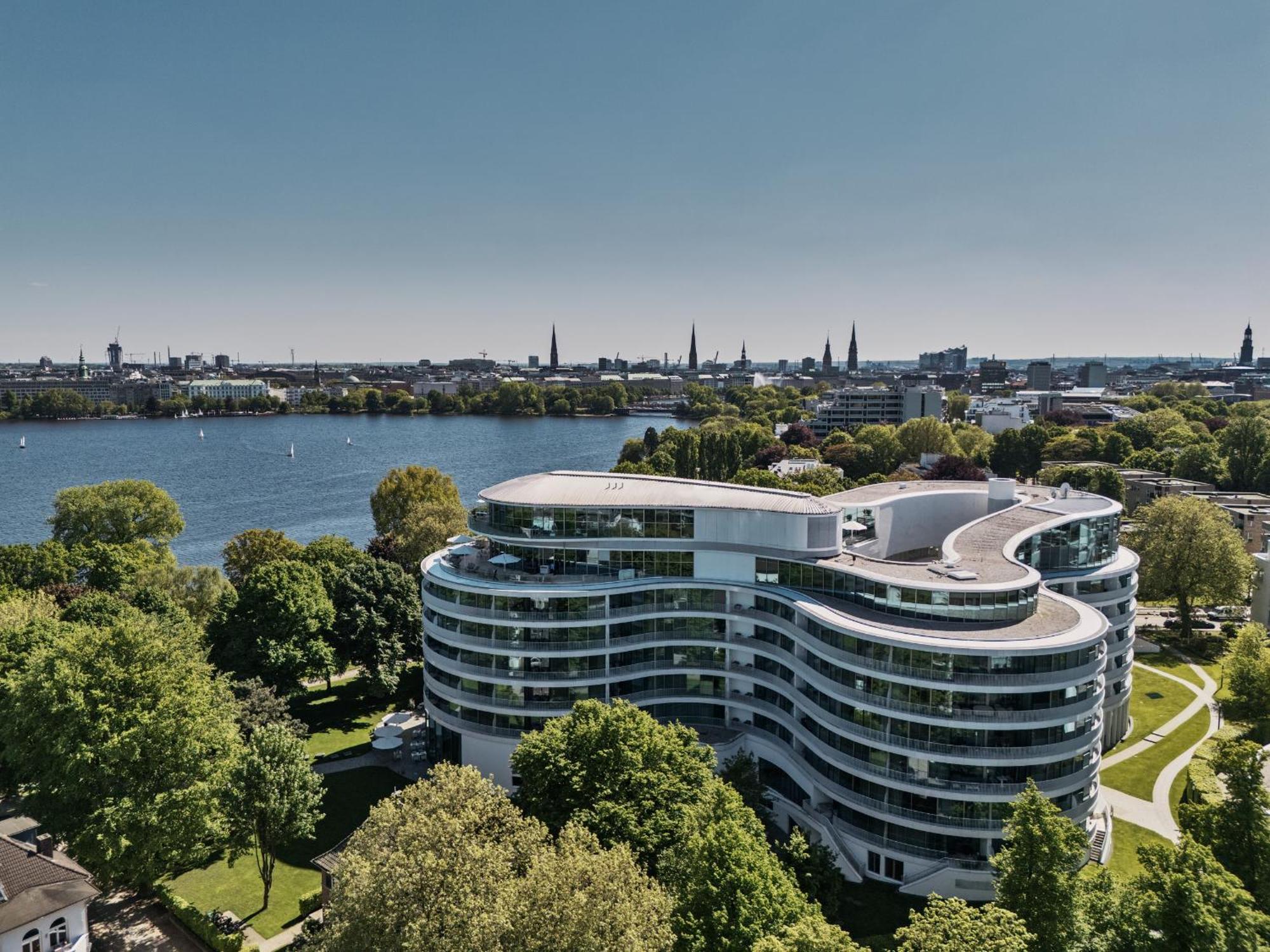 The Fontenay Hamburg Exterior foto Residential complex in Hamburg