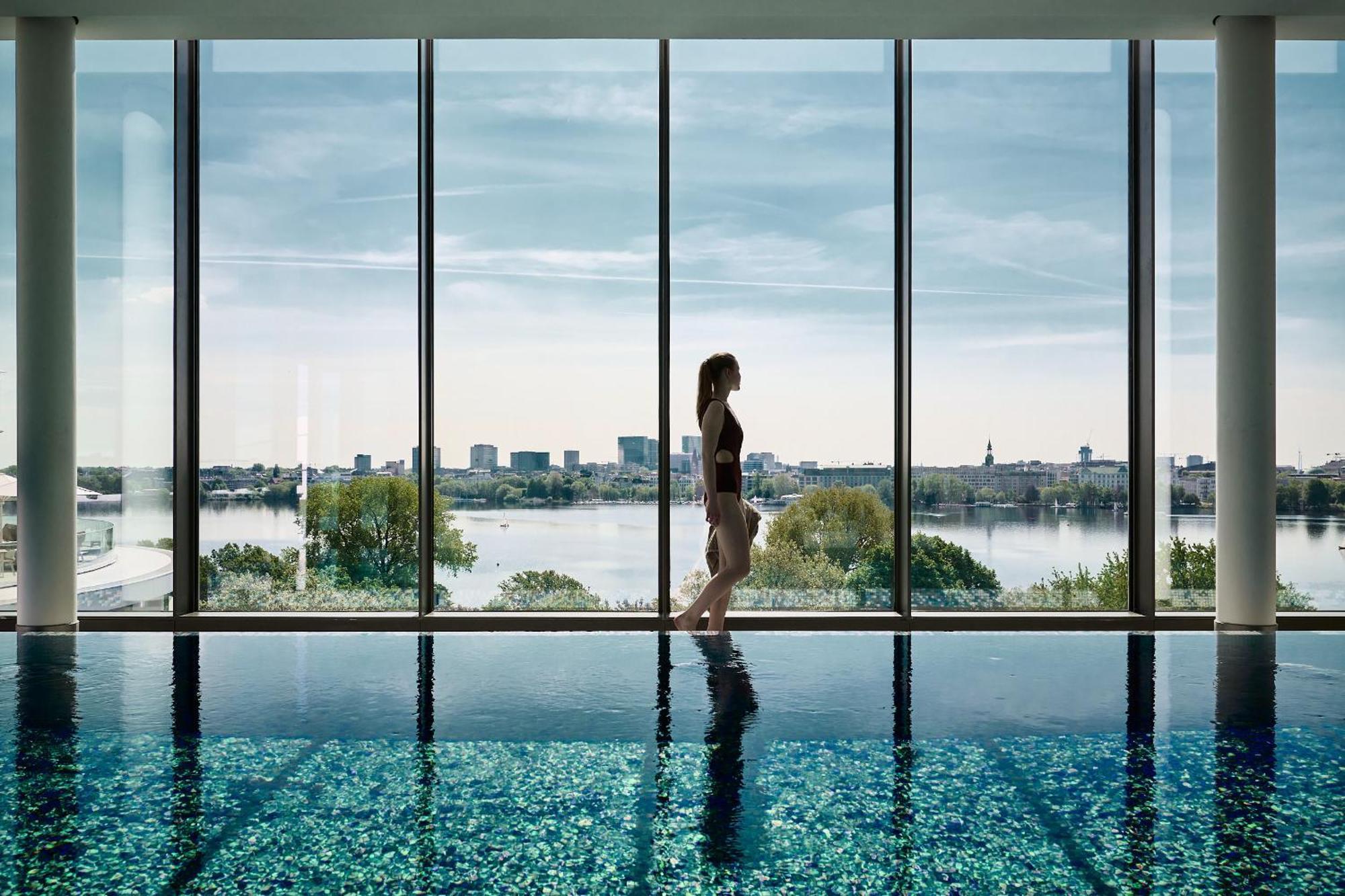 The Fontenay Hamburg Exterior foto The Sky Pool