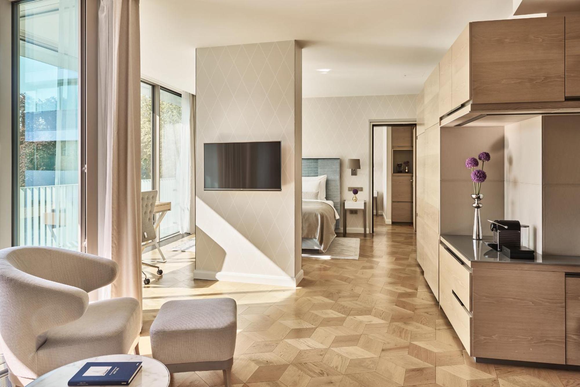The Fontenay Hamburg Exterior foto Interior of a suite