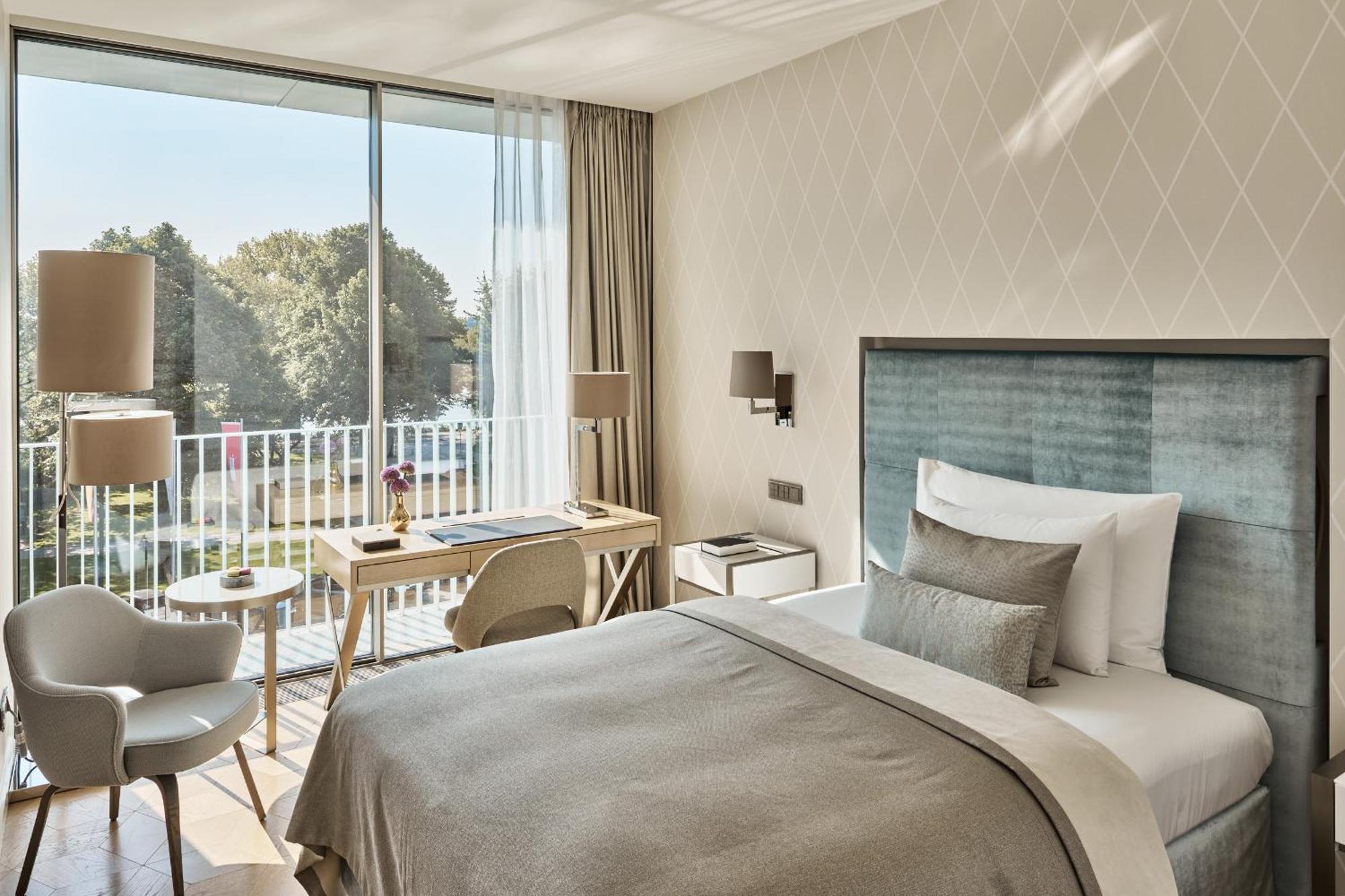 The Fontenay Hamburg Exterior foto A room at the hotel
