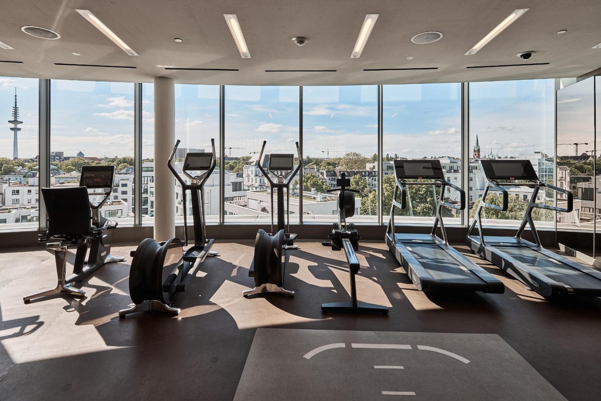 The Fontenay Hamburg Exterior foto The gym at The Standard East Village