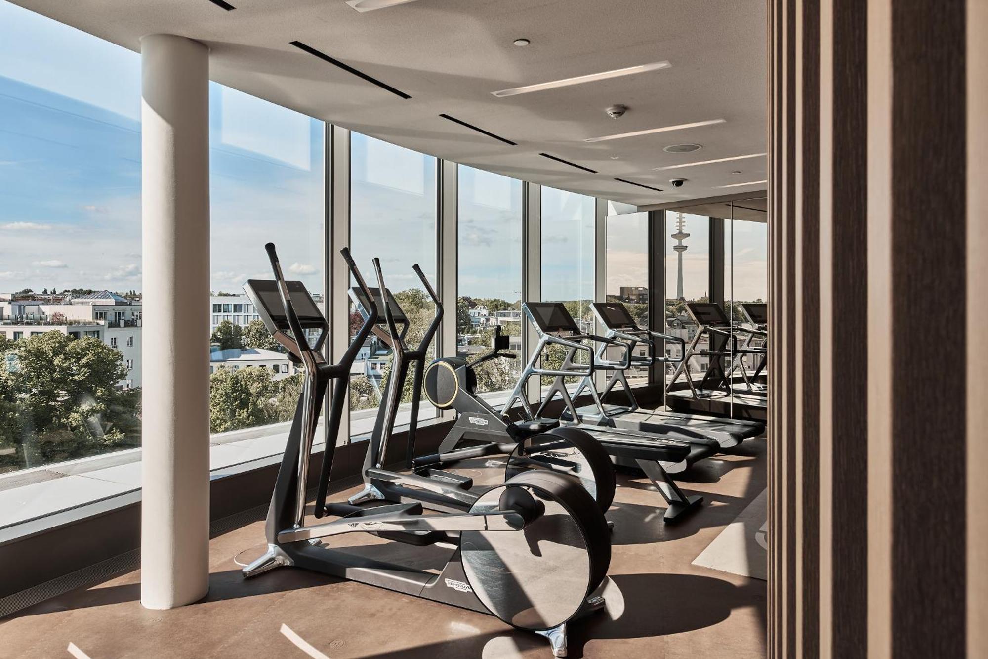 The Fontenay Hamburg Exterior foto The gym at The Standard East Village