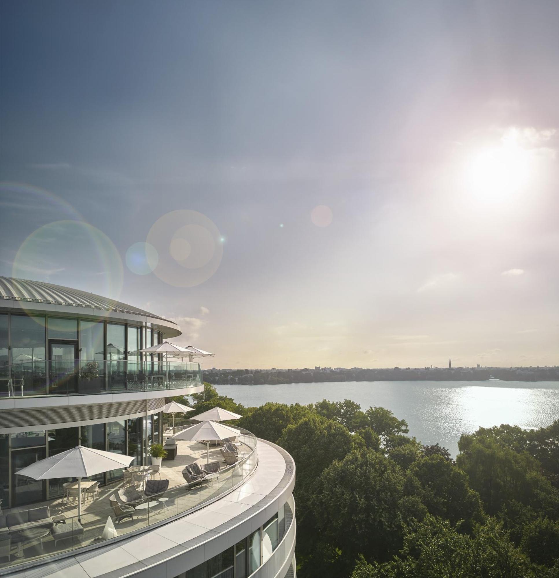 The Fontenay Hamburg Exterior foto View of the River Thames from the penthouse