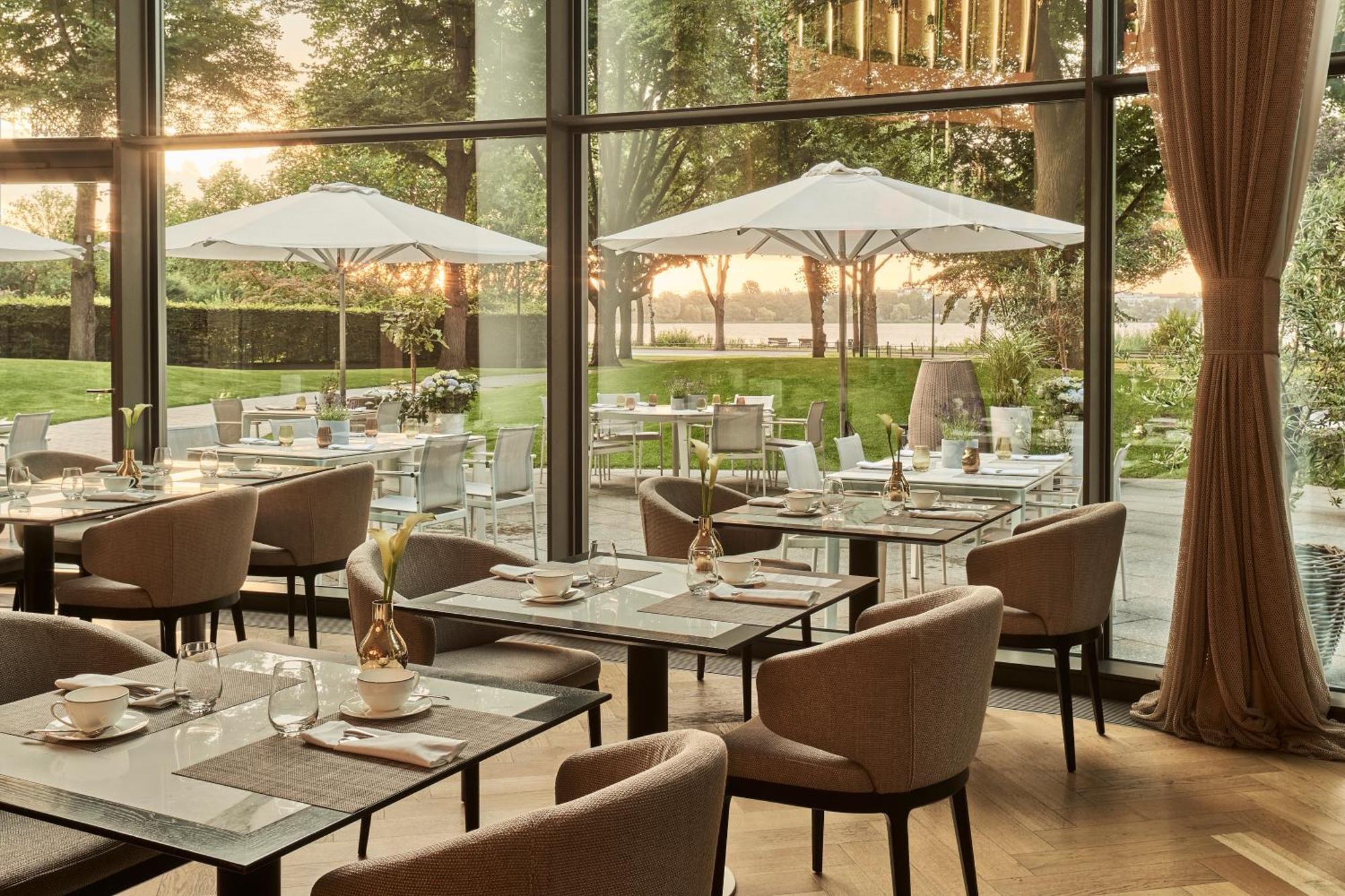 The Fontenay Hamburg Exterior foto The Terrace